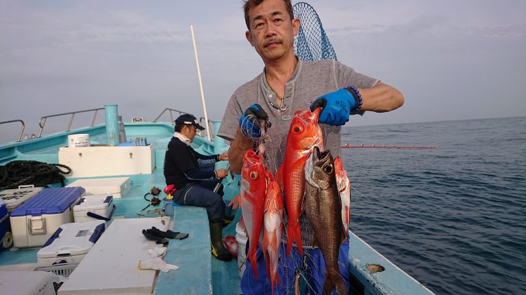 7 石廊崎金目鯛釣りに出船しました 南伊豆の深場釣りなら秀丸