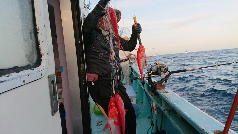 8 10 金目鯛釣りに出船しました 南伊豆の深場釣りなら秀丸